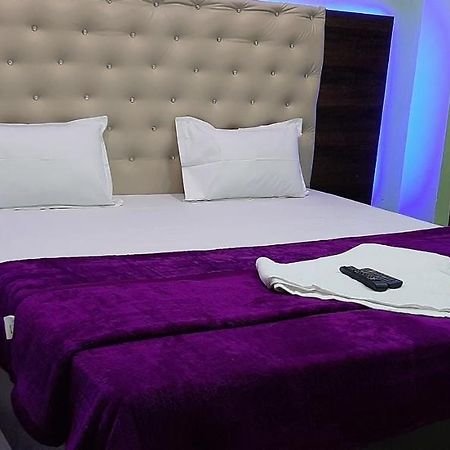 Hotel Radhe Krishna Adilabad Exteriör bild