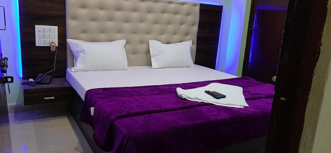 Hotel Radhe Krishna Adilabad Exteriör bild
